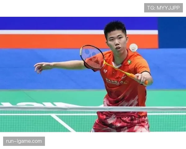 刚刷到翁泓阳的私下片段——赛场冷峻像影帝，摘下护腕居然秒变随手点外卖的大男孩，反差太快乐